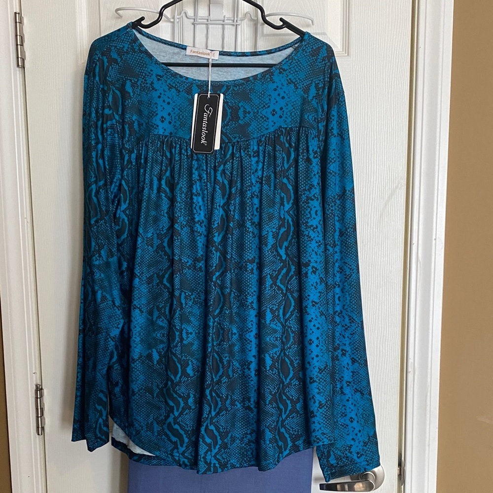 Fantaslook NWT Chic Teal Snake Print Blouse